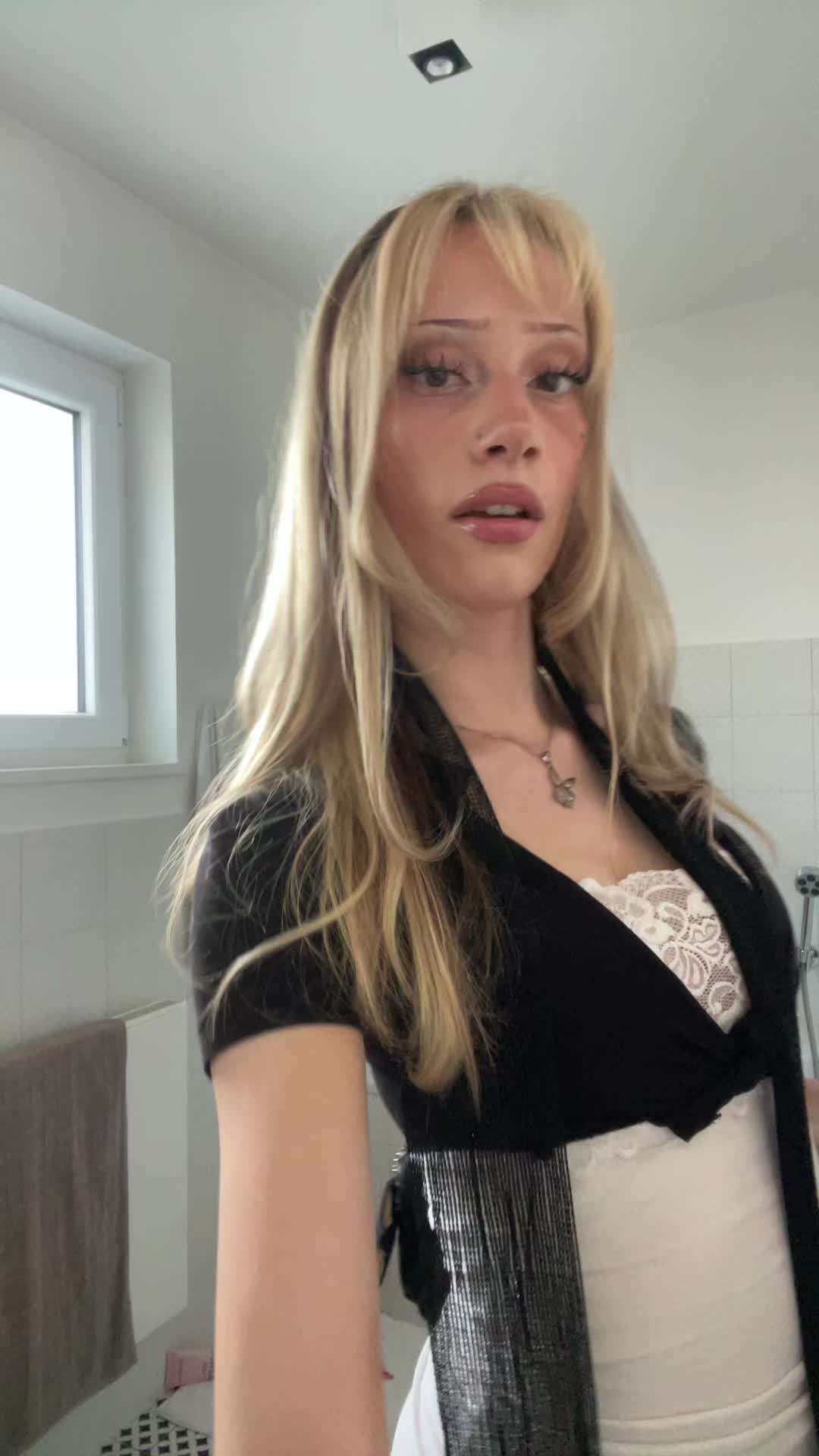 @👸🏼