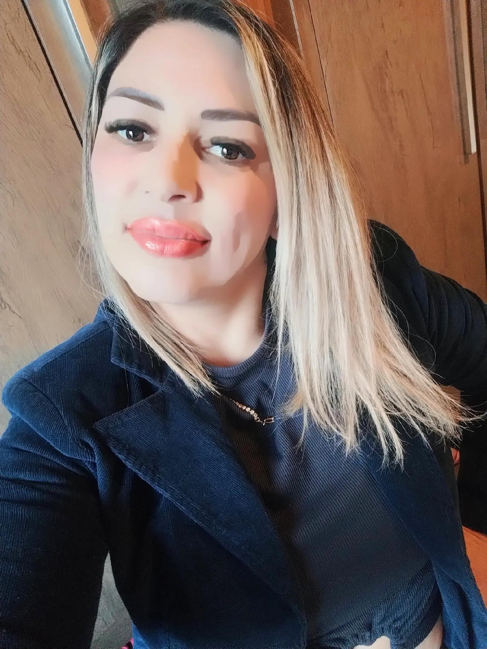 @T&acirc;nia Lara