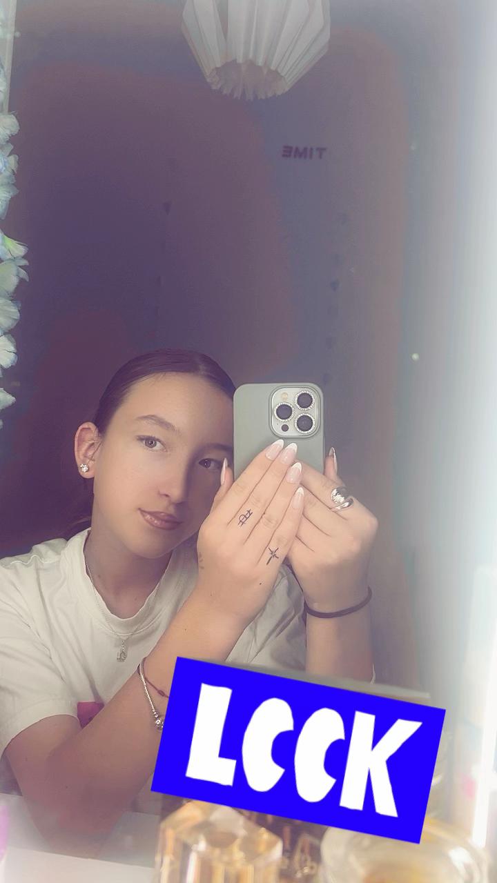 @𝓓𝓪𝓼𝓬𝓱𝓪_𝓬𝓸𝓵𝓸𝓰𝓷𝓮