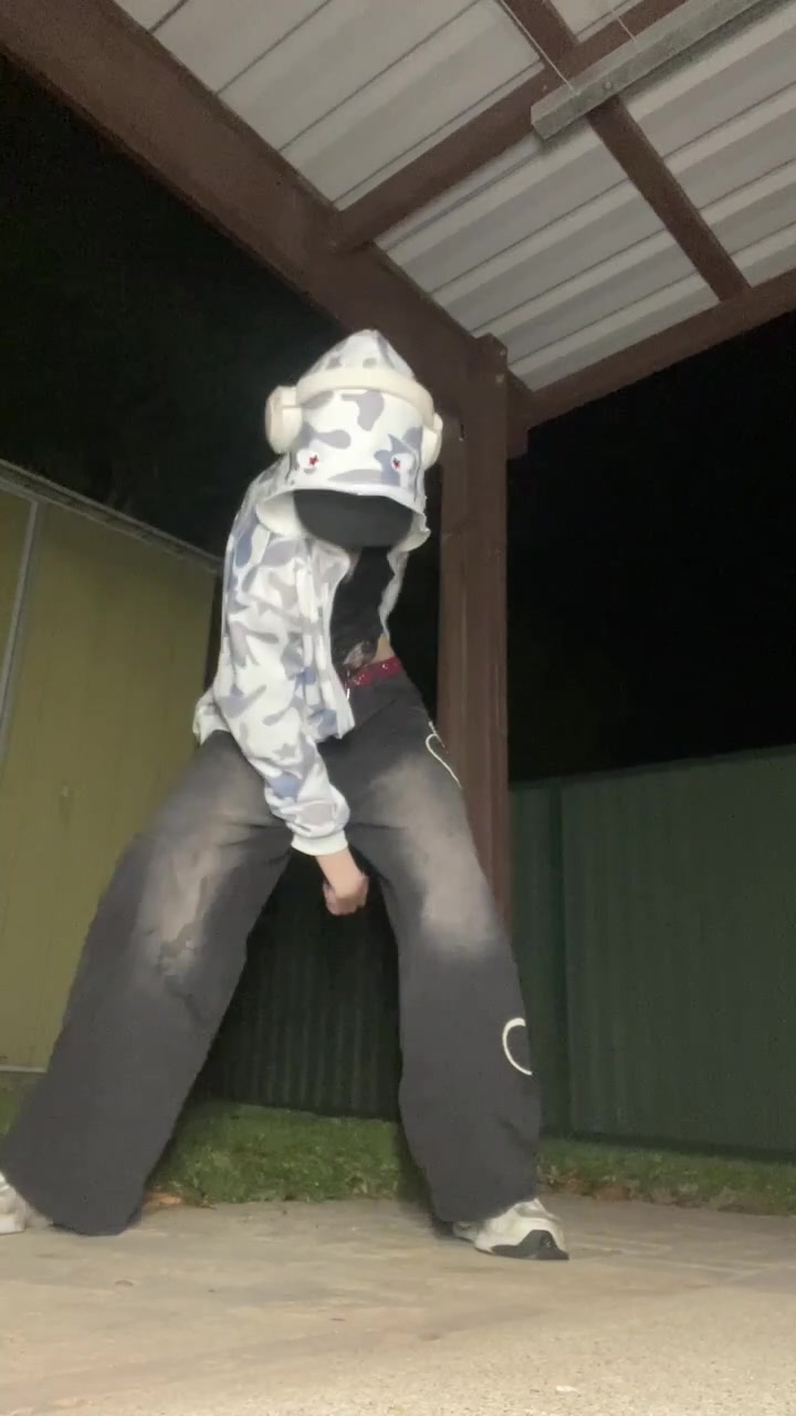 @s7y33