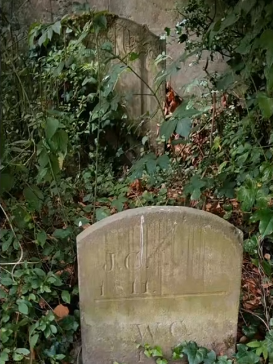 @graveyardgates_