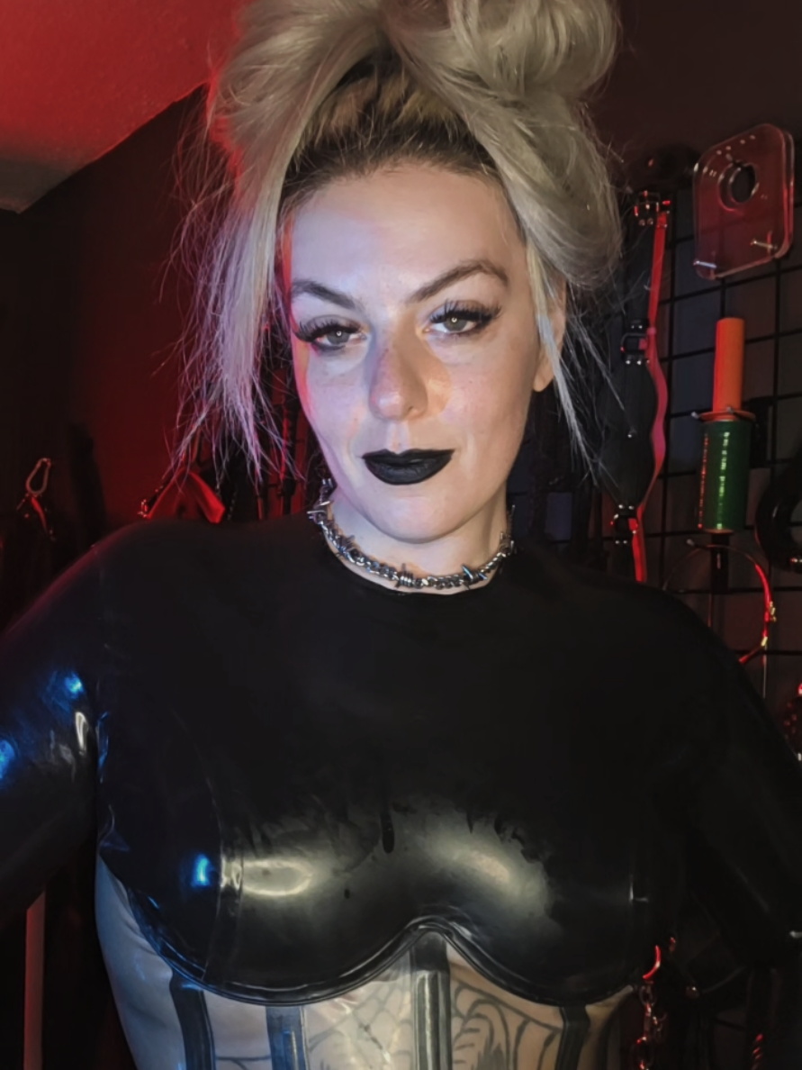 @MissMetalKitten on IG