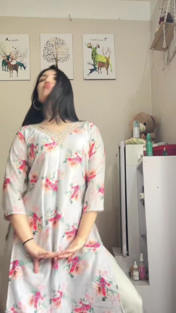 @AKRITI👑