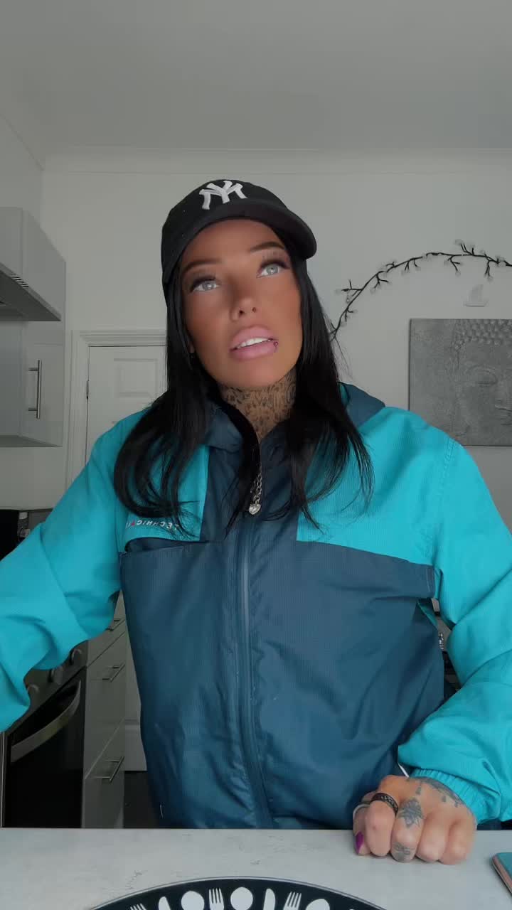 @HailsworthGetto🌈