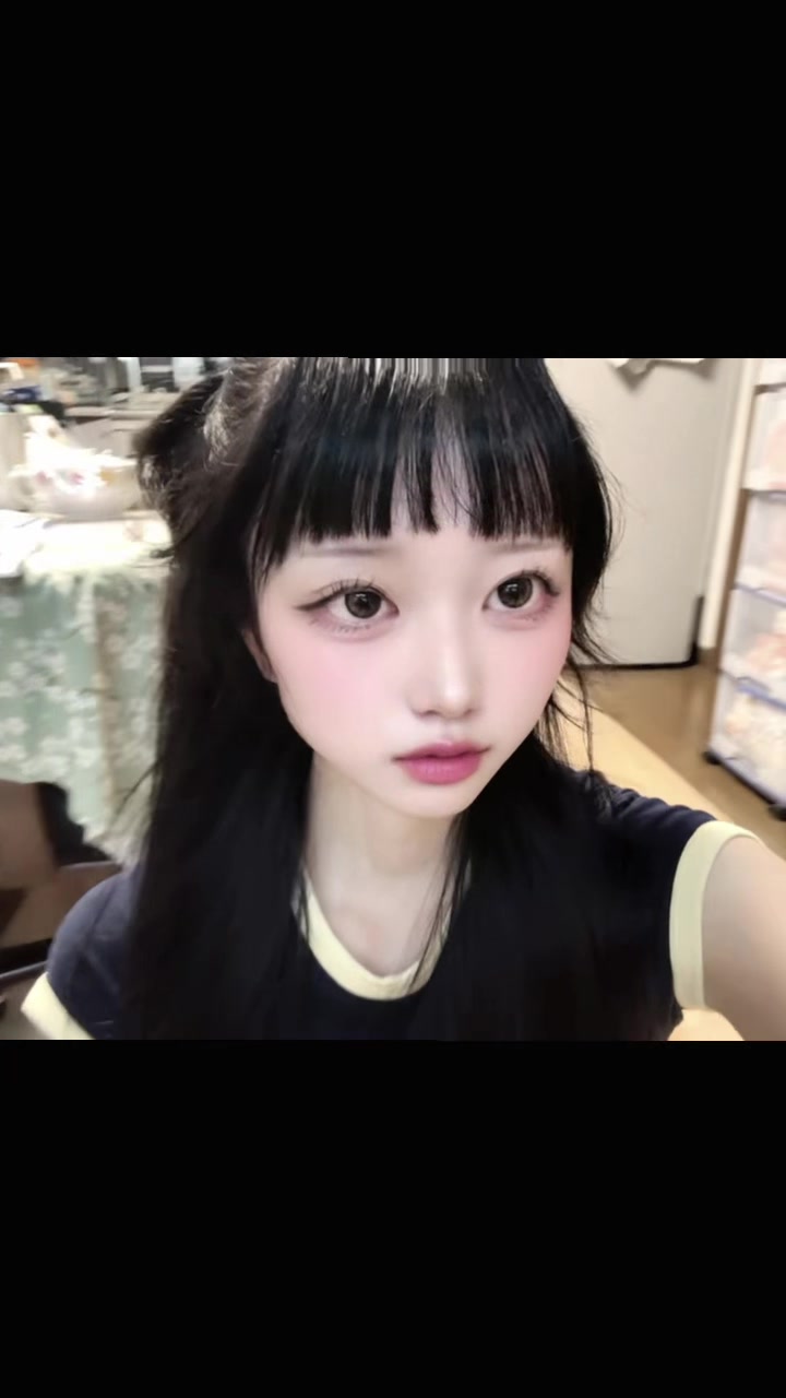 @か