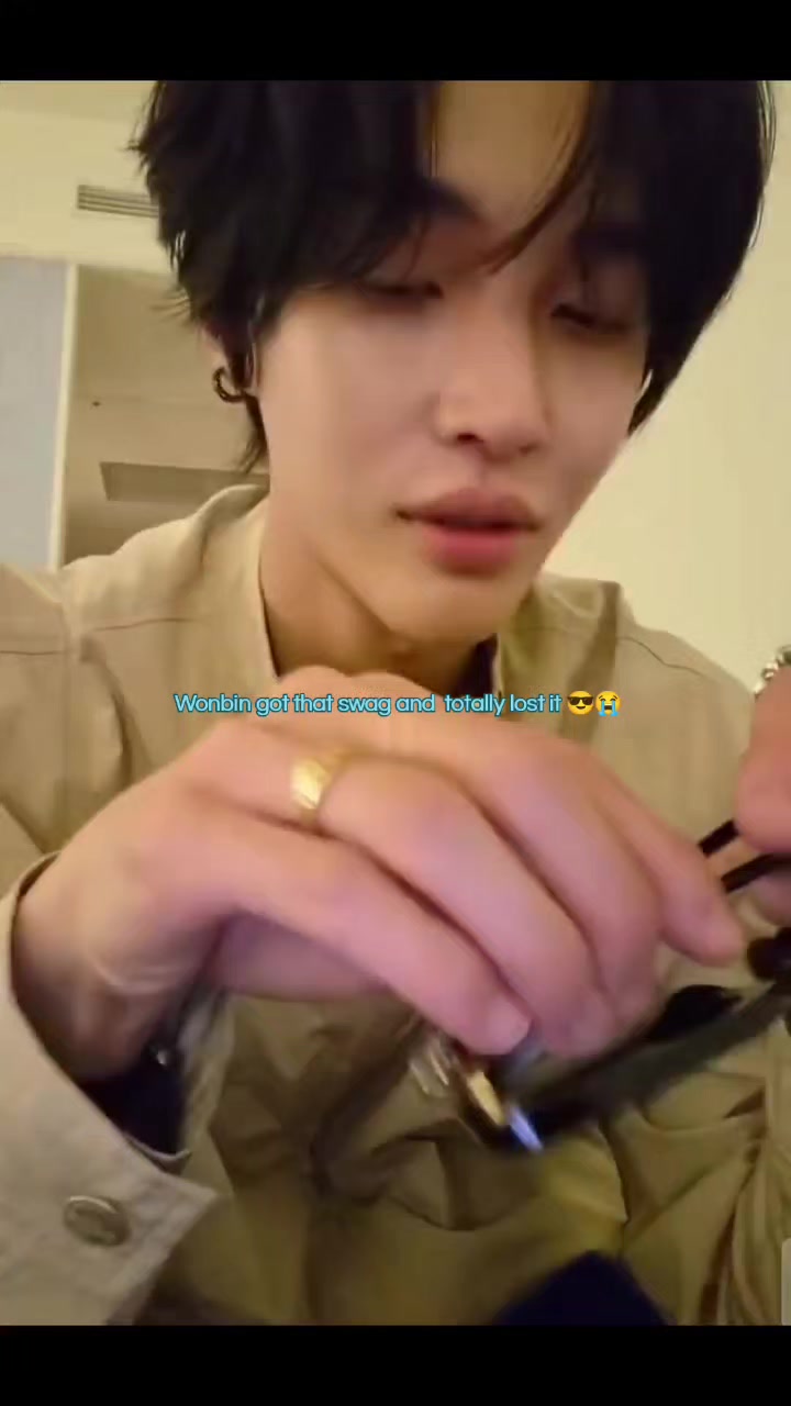 @🤪🫰🏻🦋
