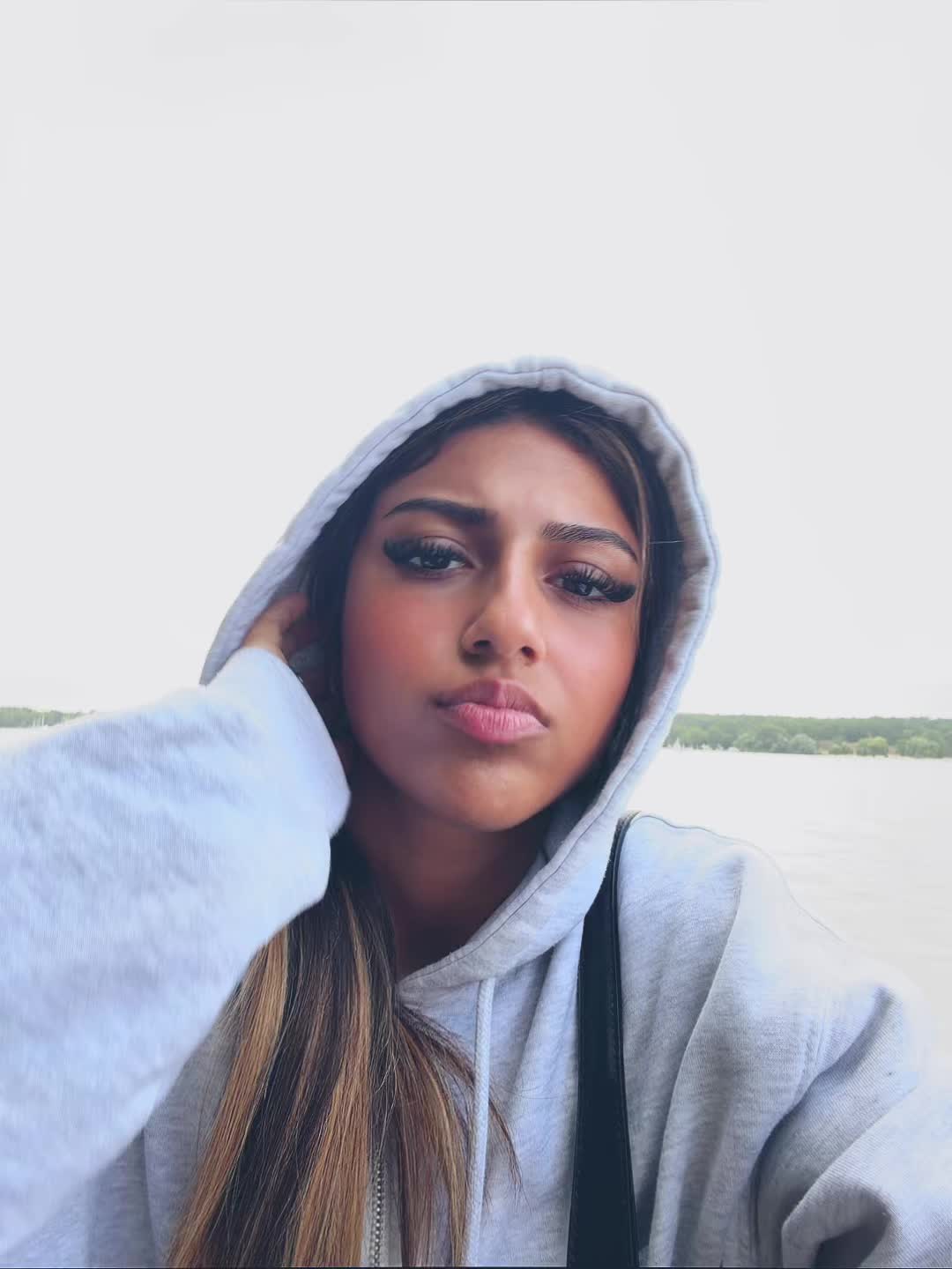 @LiveTina250k