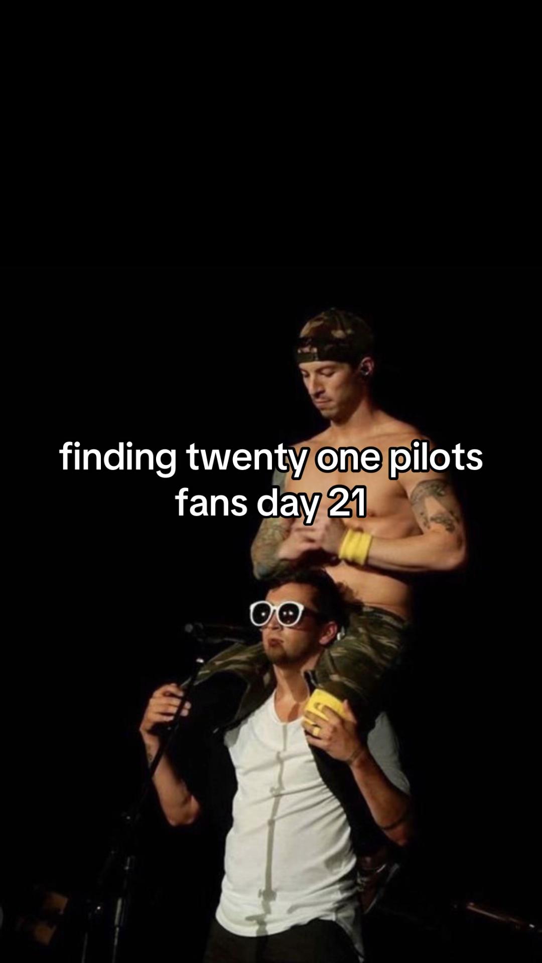 @mia |-/