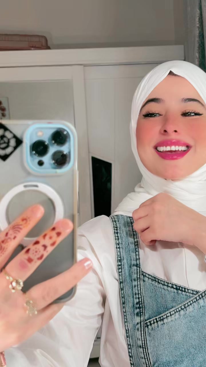 @بثينة شيبان Bouthaina Chibane