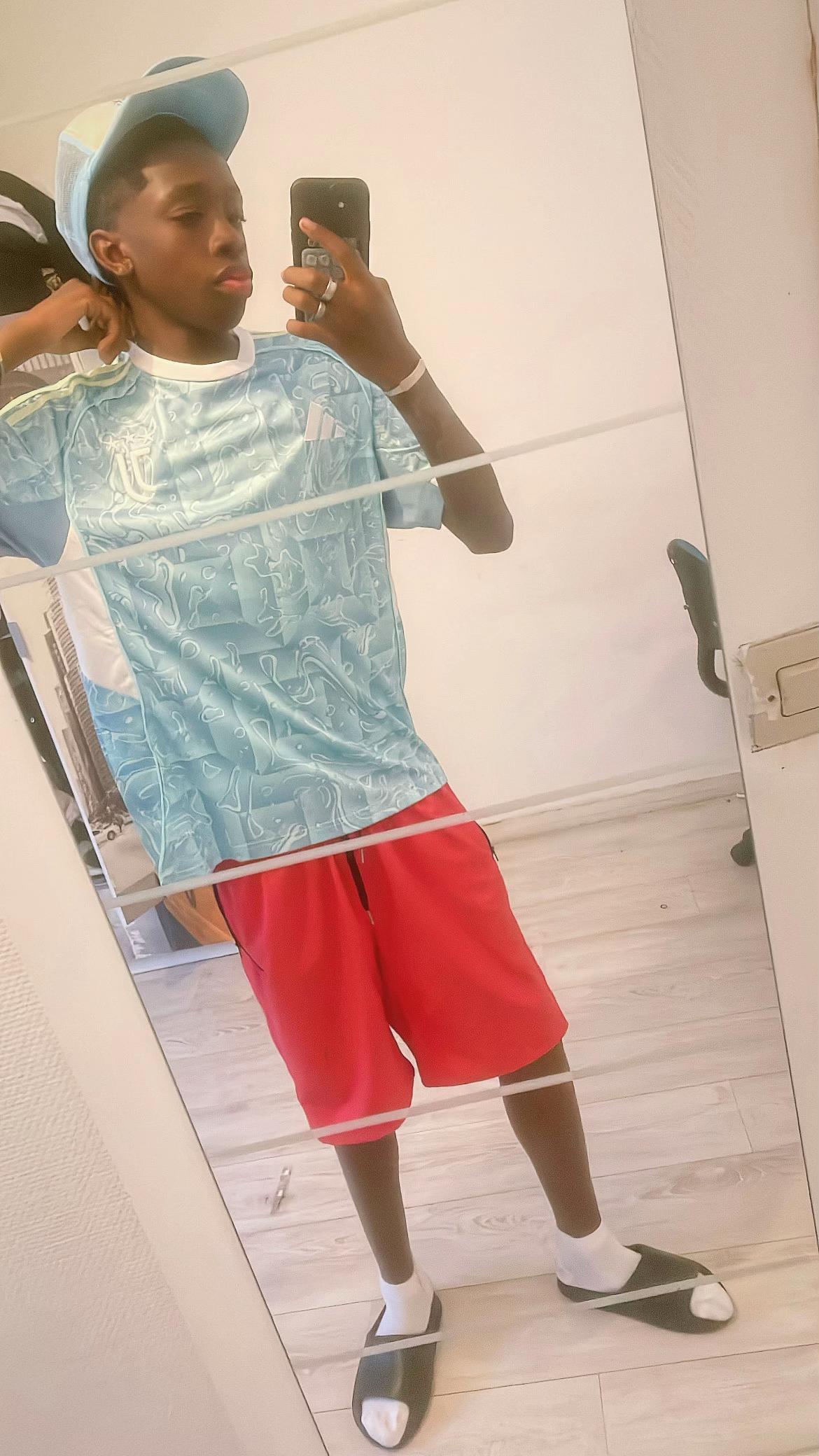 @𝐁.𝟐𝐓🦜