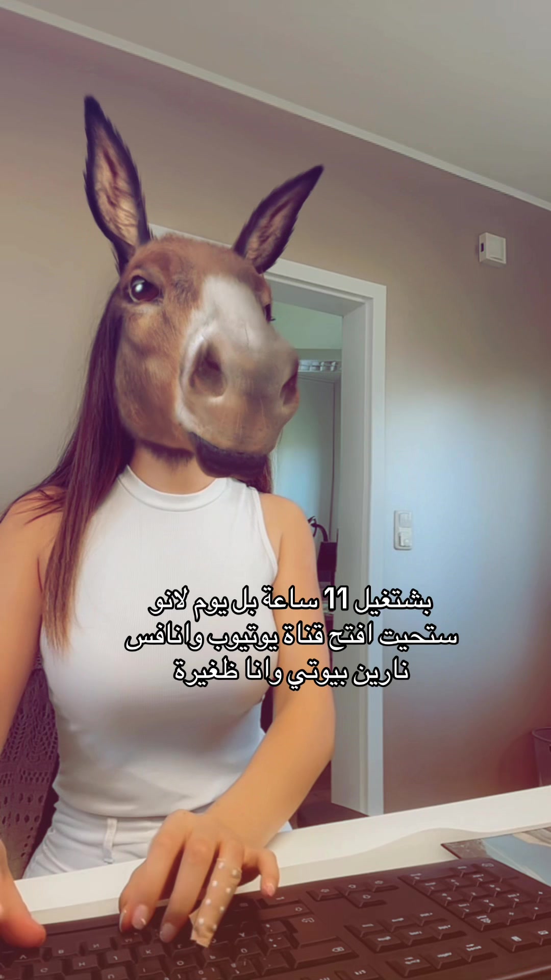 @𝐄