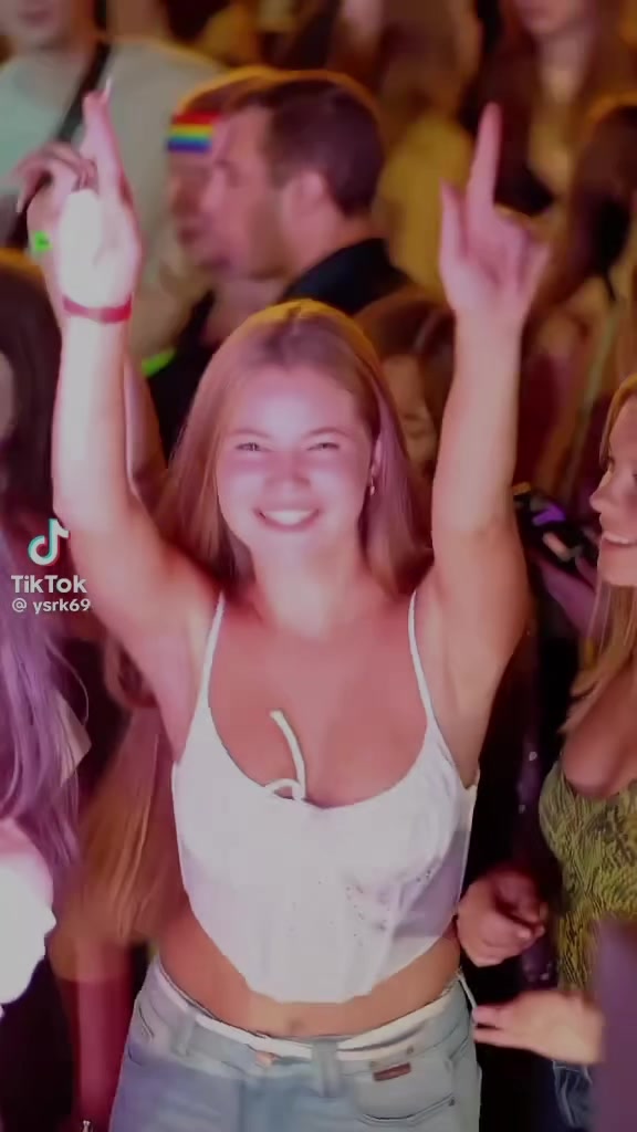 @HOT 🔥 WOMAN ON TIKTOK 🔥