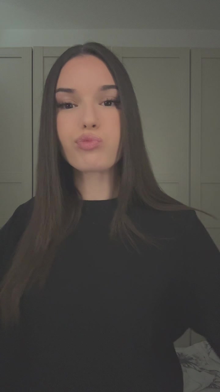 @𑣲𝐸