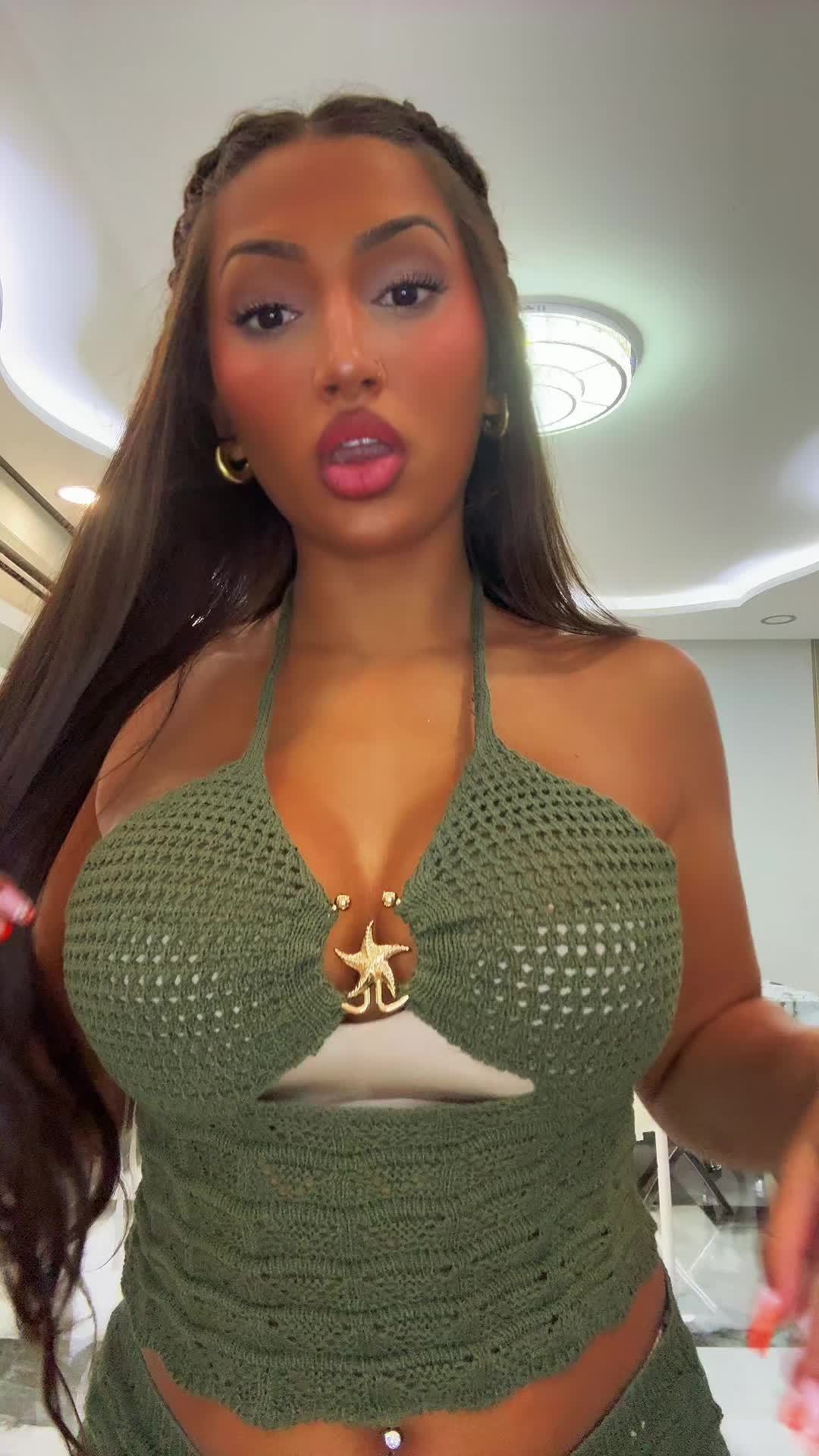 @Aroa.nv