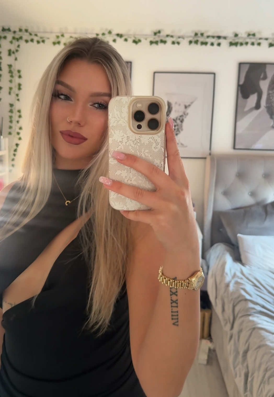@1llegallybl0nde