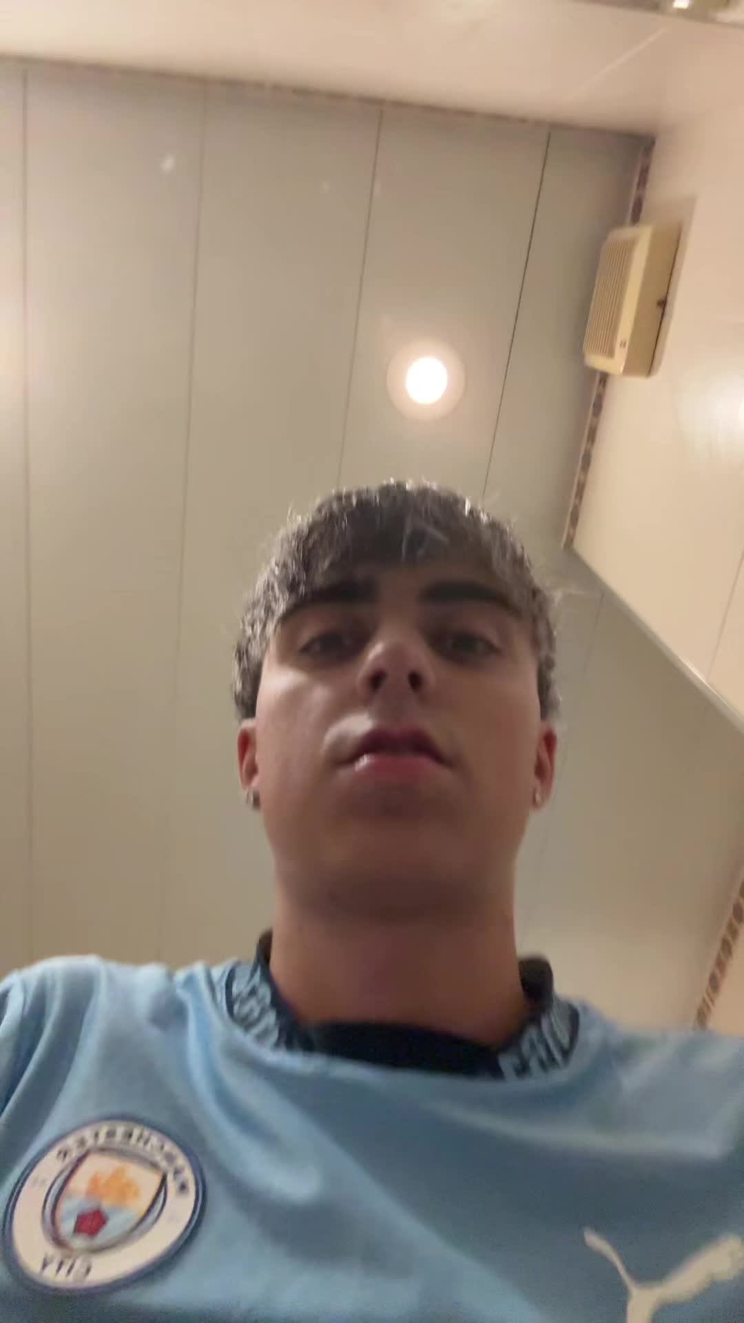 @Adrii🖤