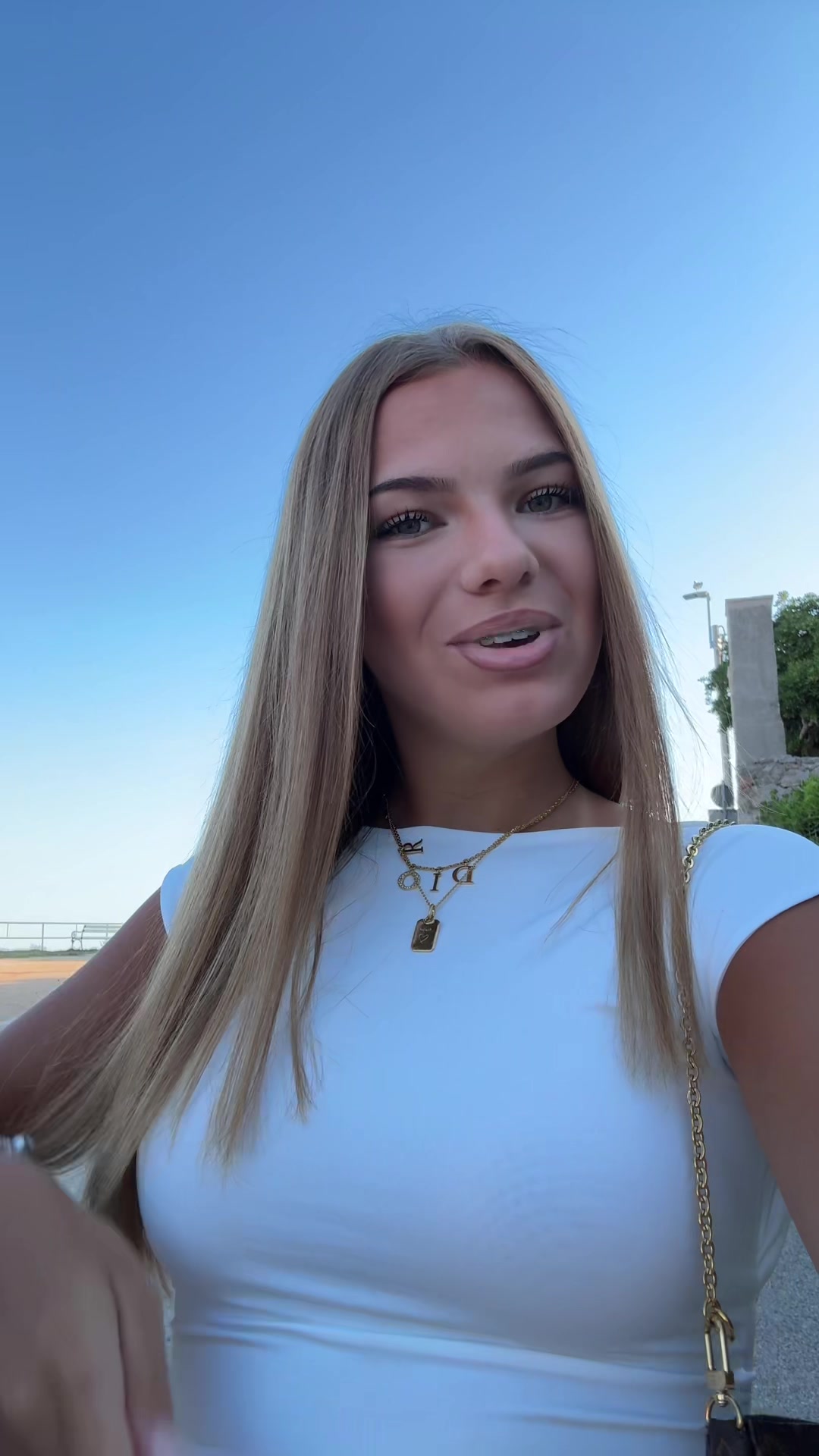 @Anicka