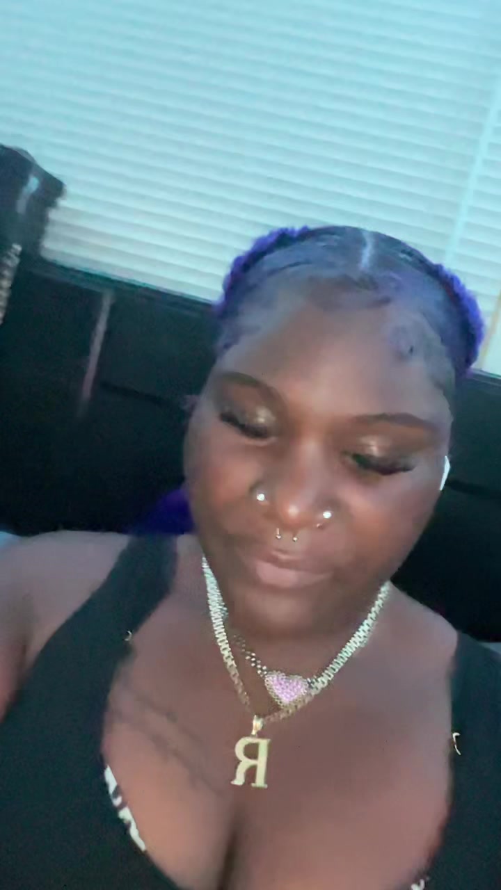 @thickerthanaasnicker 🍫