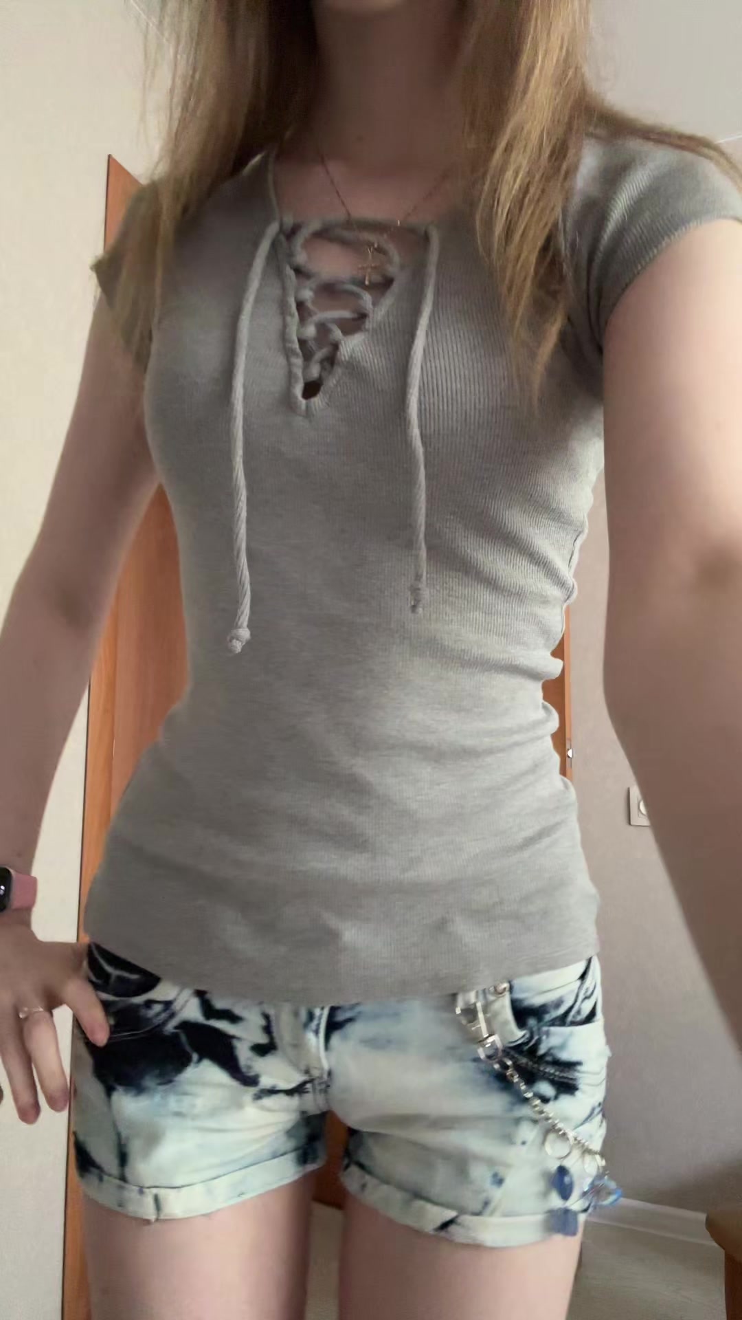@>_*