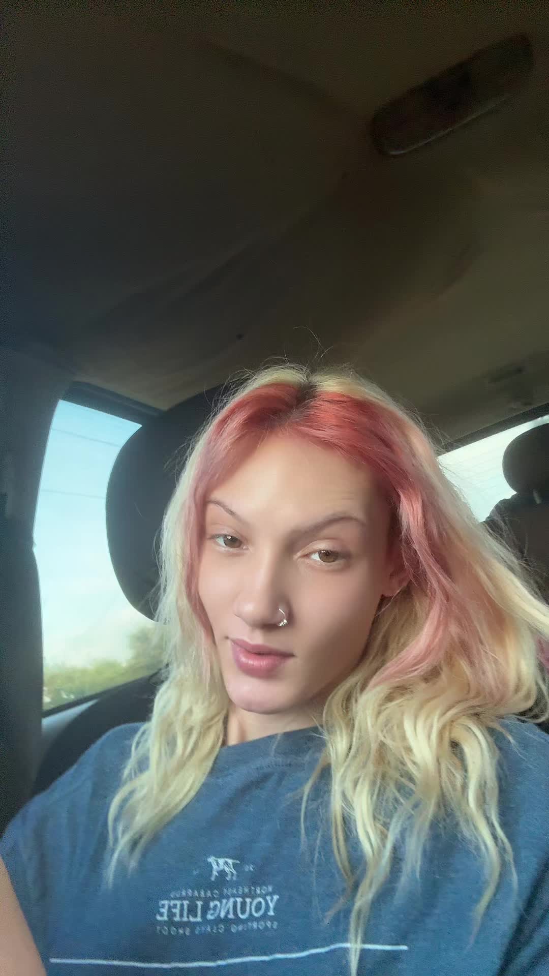 @hollywright23