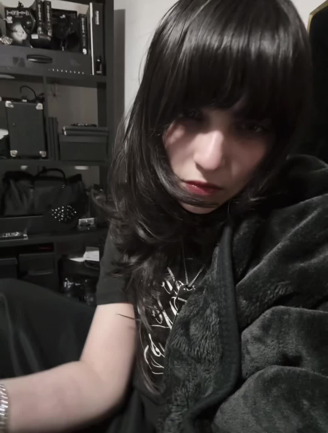 @>,..,<