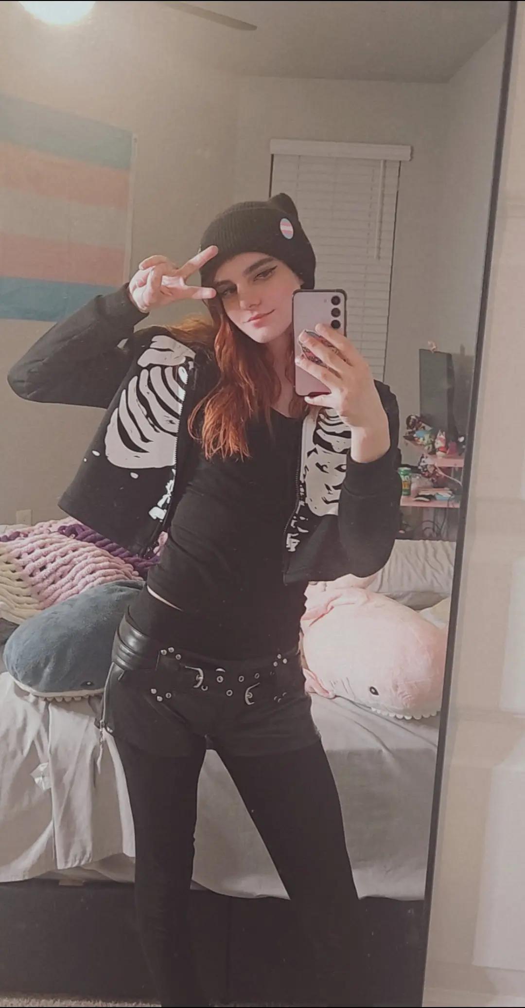 @Jess 𖤐🏳️&zwj;⚧️