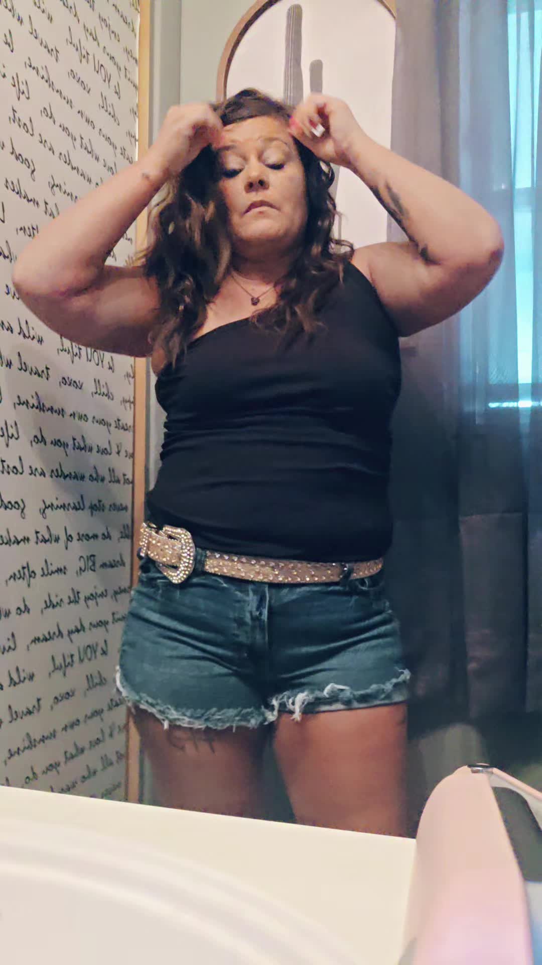 @ThatShortThickBlondeGirl