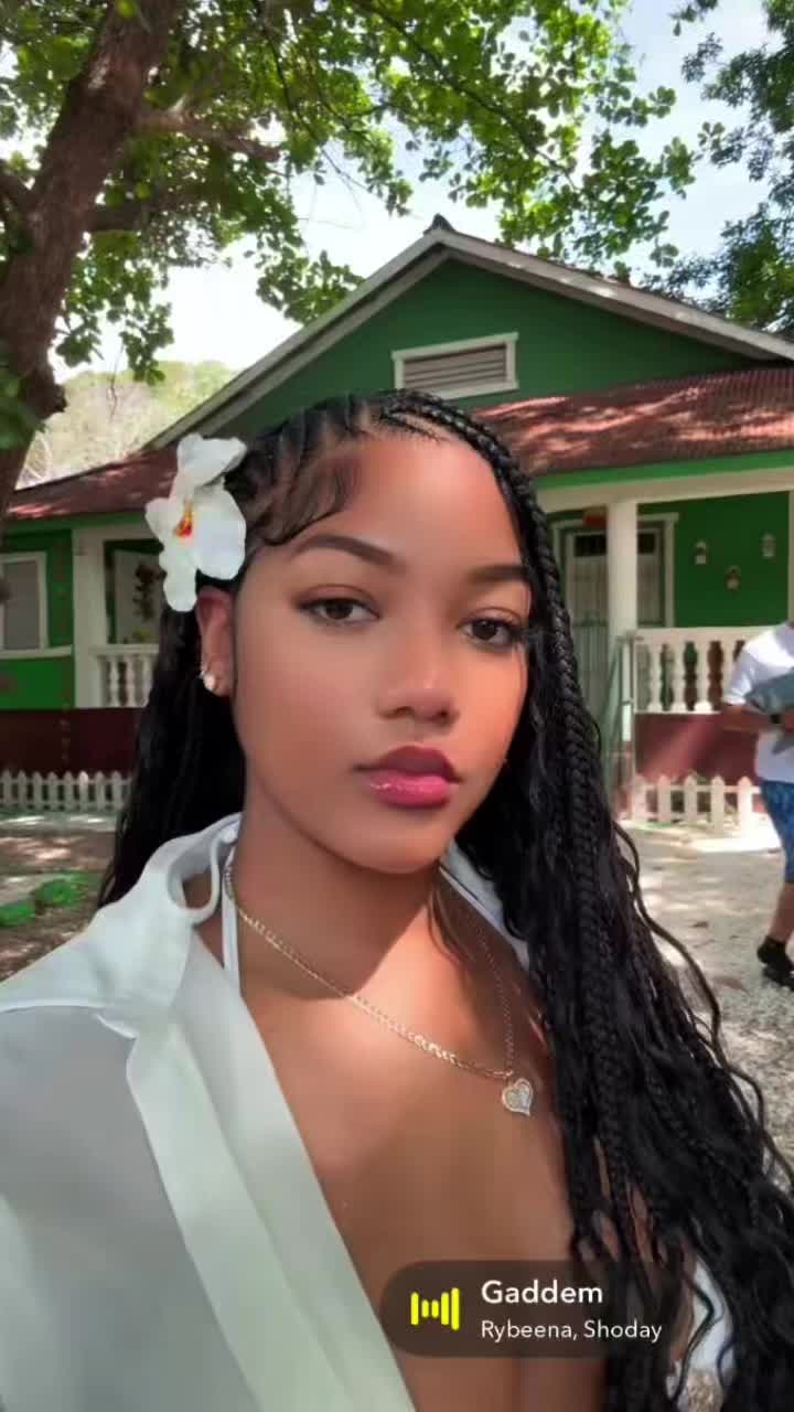 @Clara ᥫ᭡.