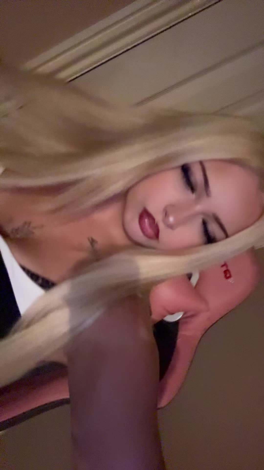 @Evie𖣂