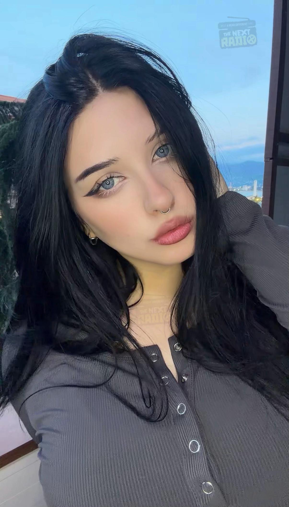 @Sasha Gromova