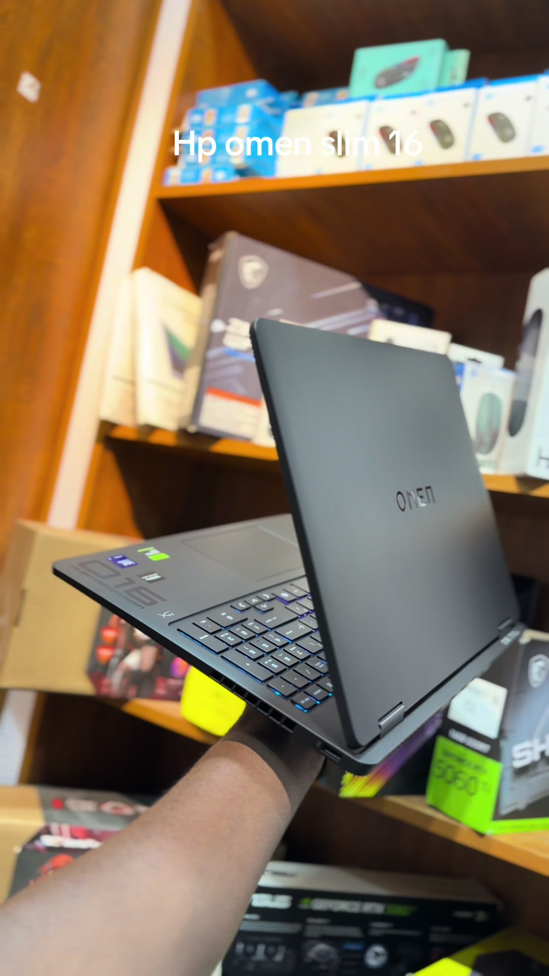 @Laptop guy 🇺🇬