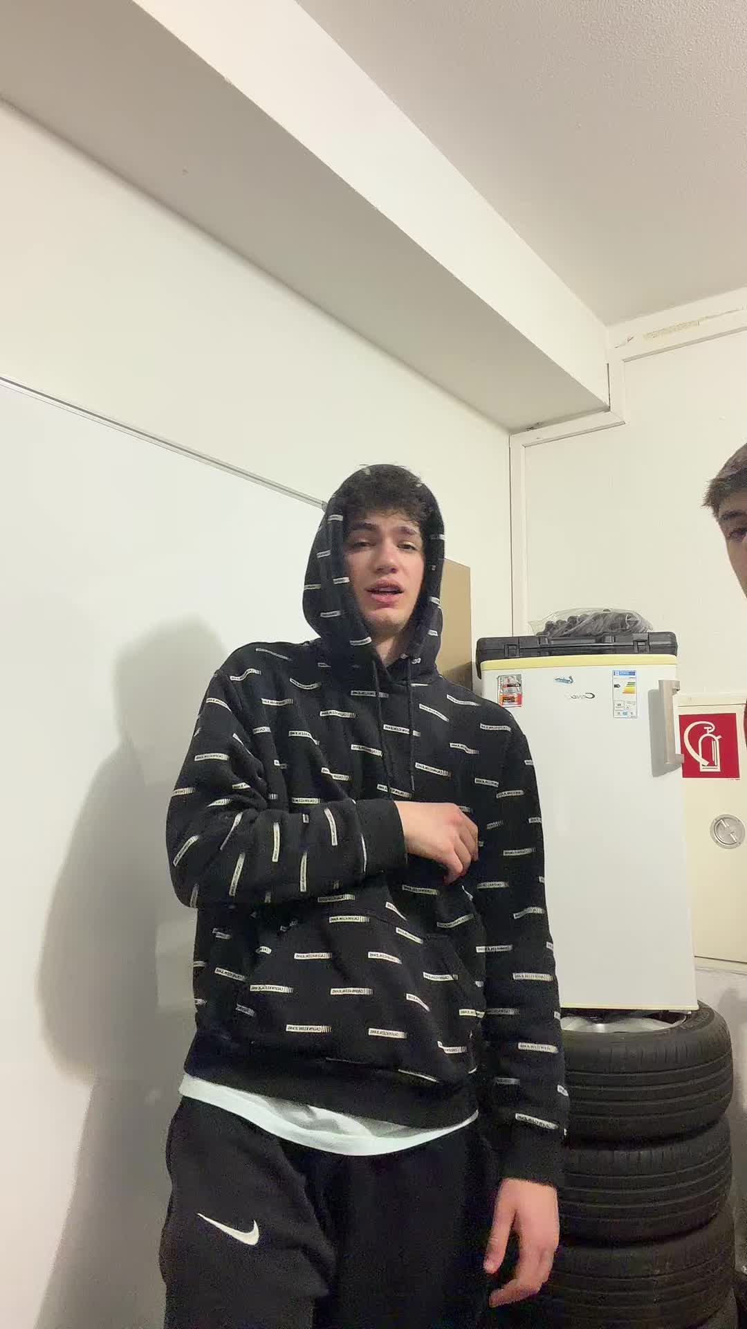 @Fezzoo10