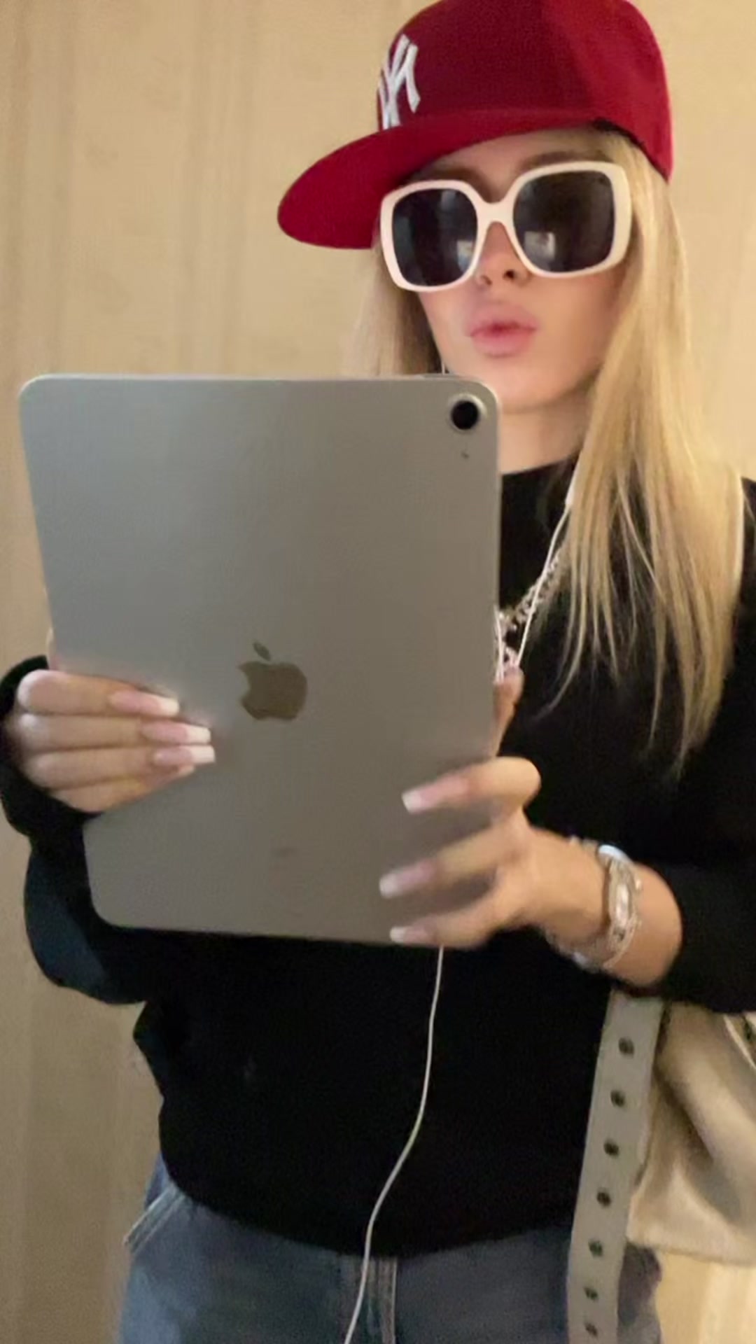 @lizzitak