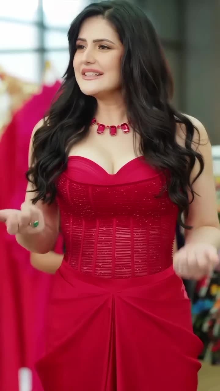@zareen_khaan0