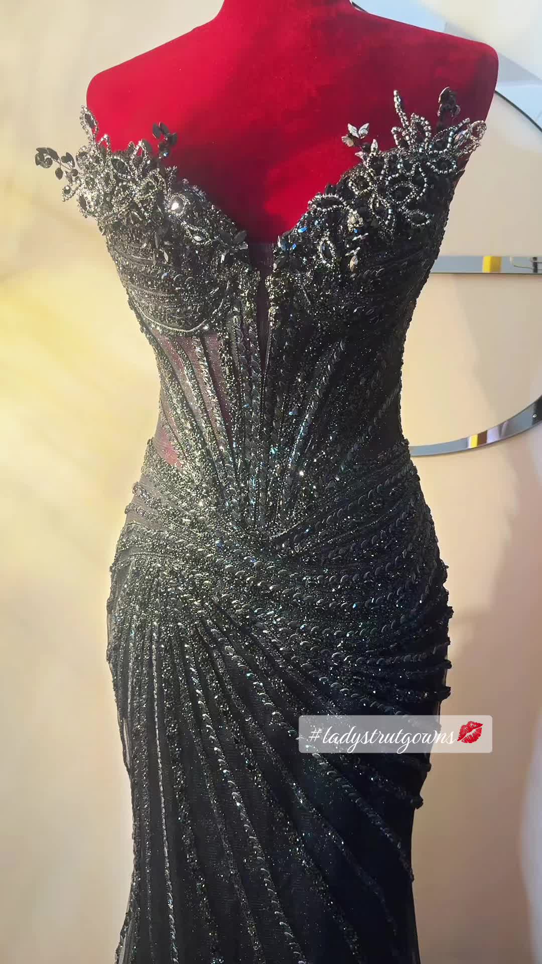 @LadyStrutGowns