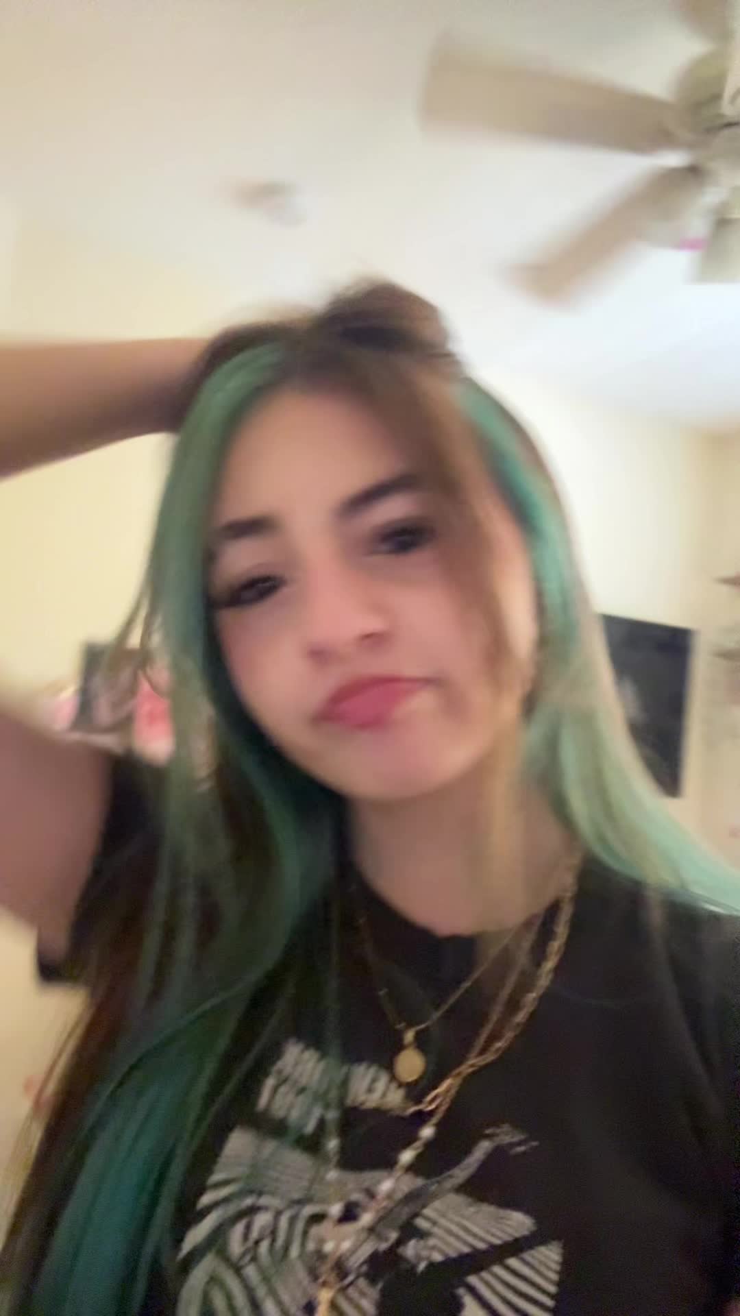 @khlo