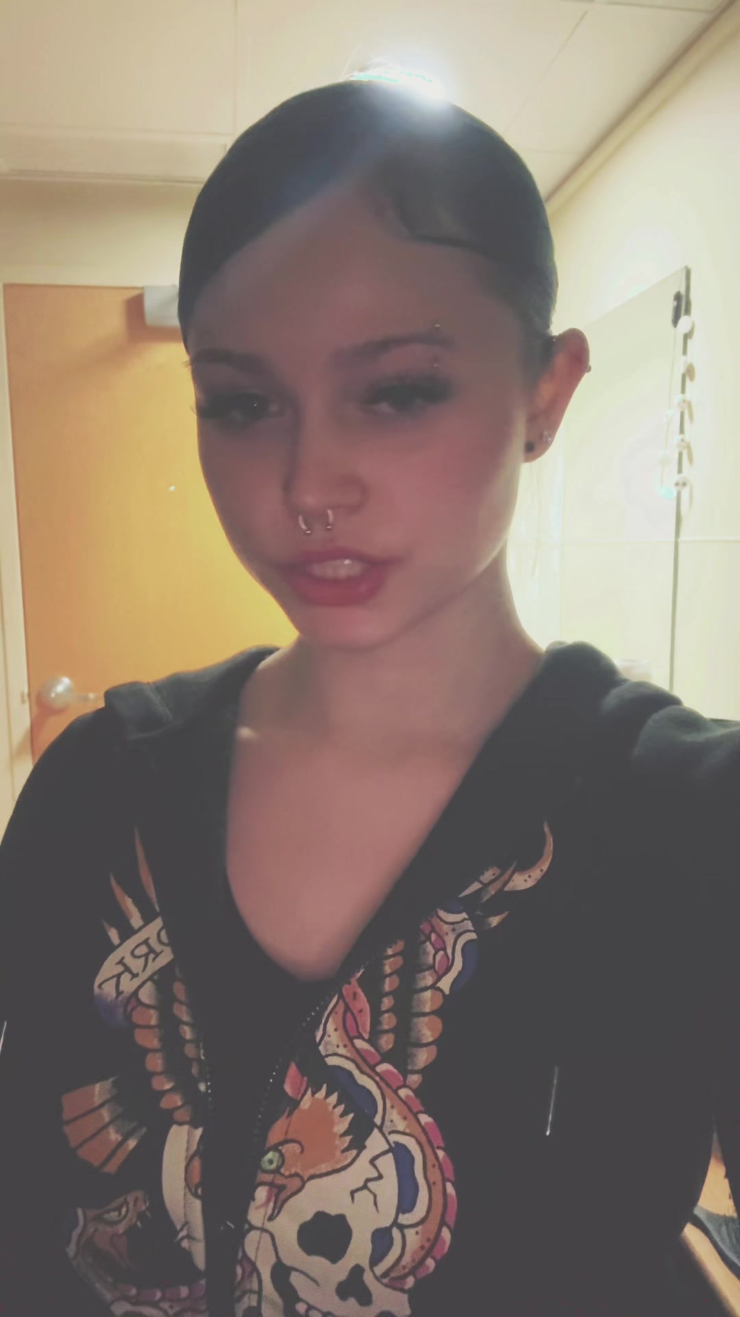 @️