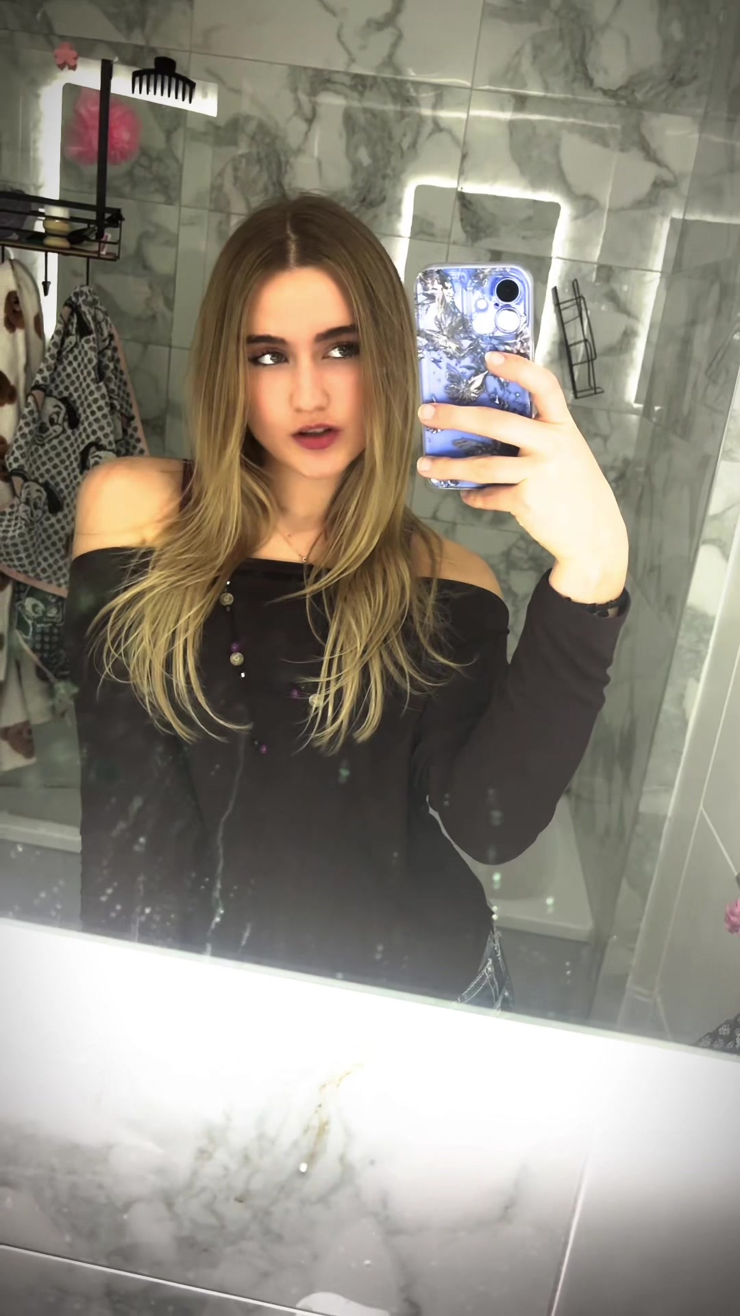 @&Iota;s&alpha;bell&alpha;🌺