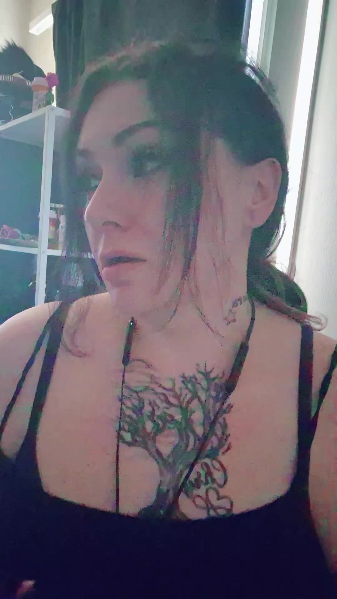 @LiliMayhem_dotcom