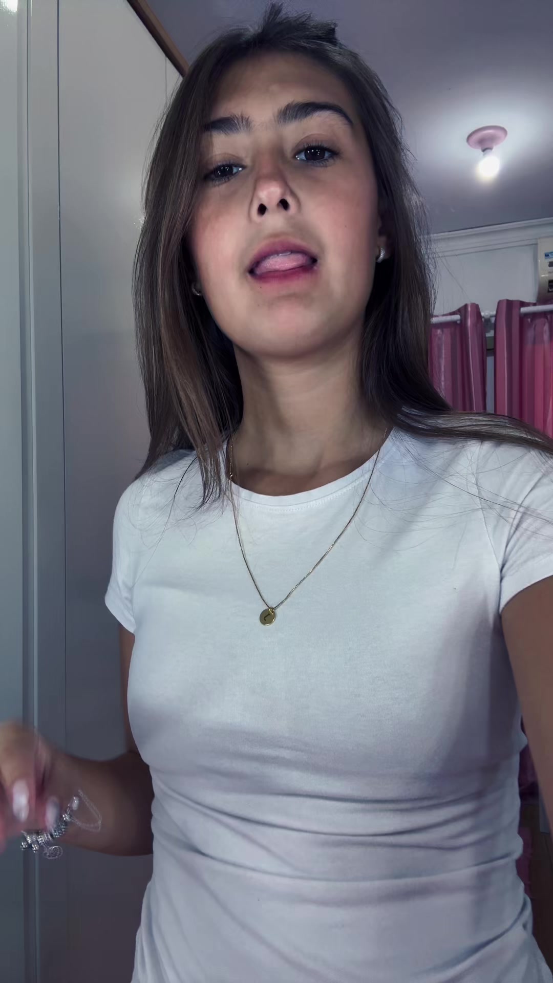 @J&uacute;lia.zanela.54