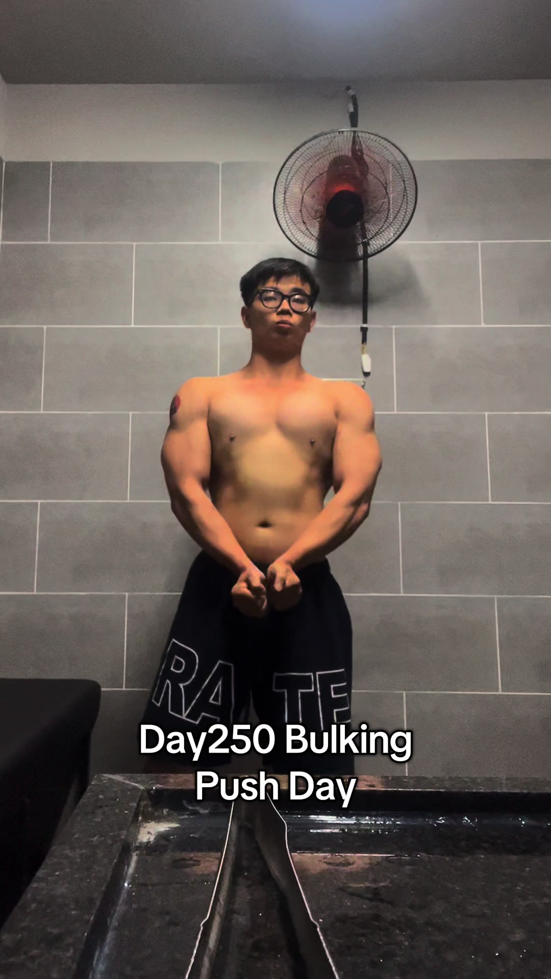 @Kent th&iacute;ch tập gym