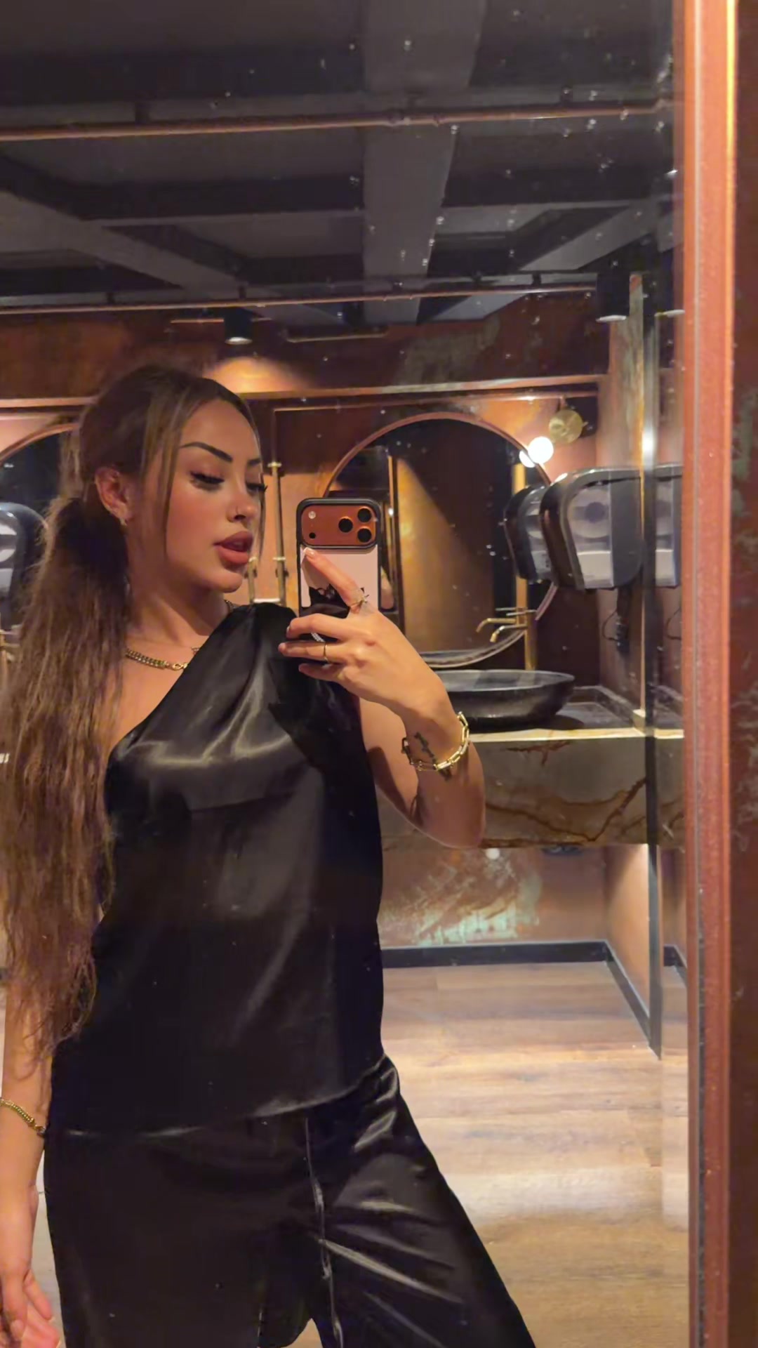@LonaMuca1