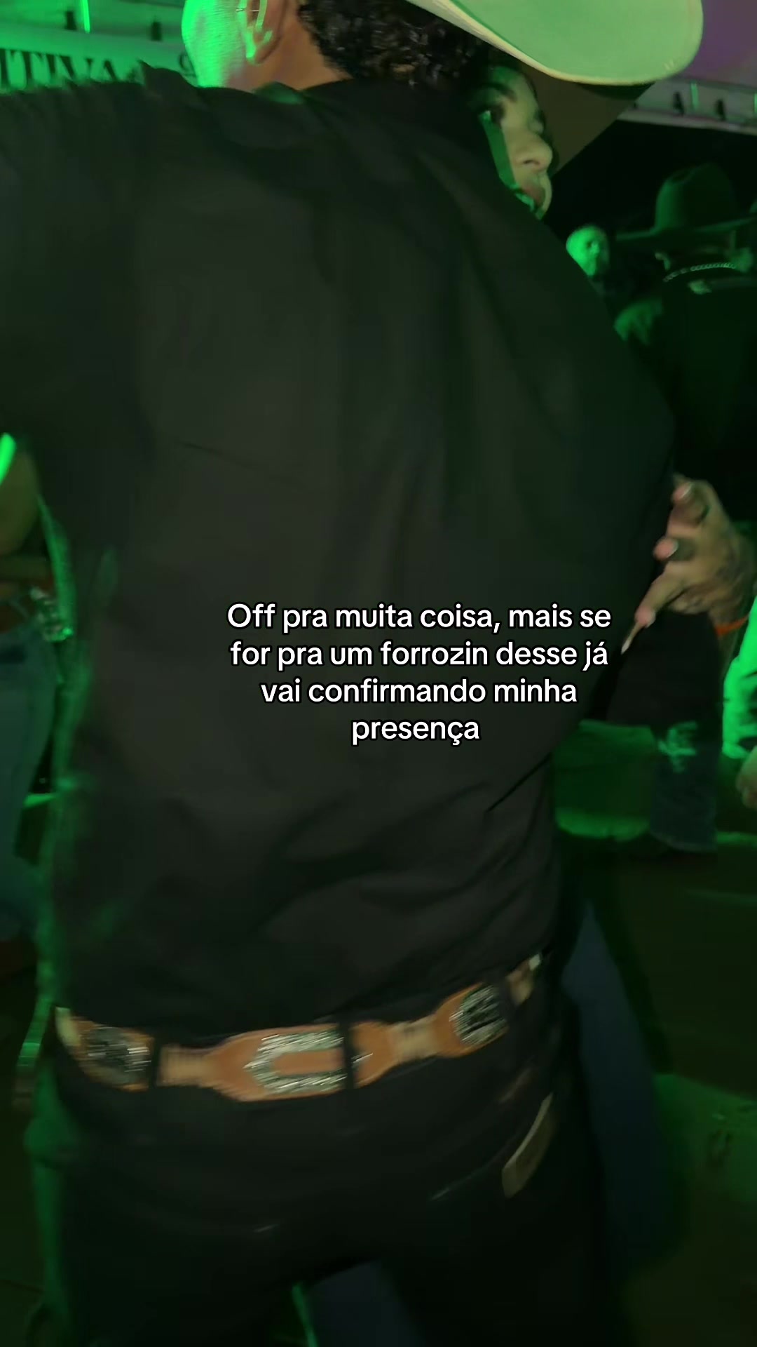 @N&uacute;bia Dias