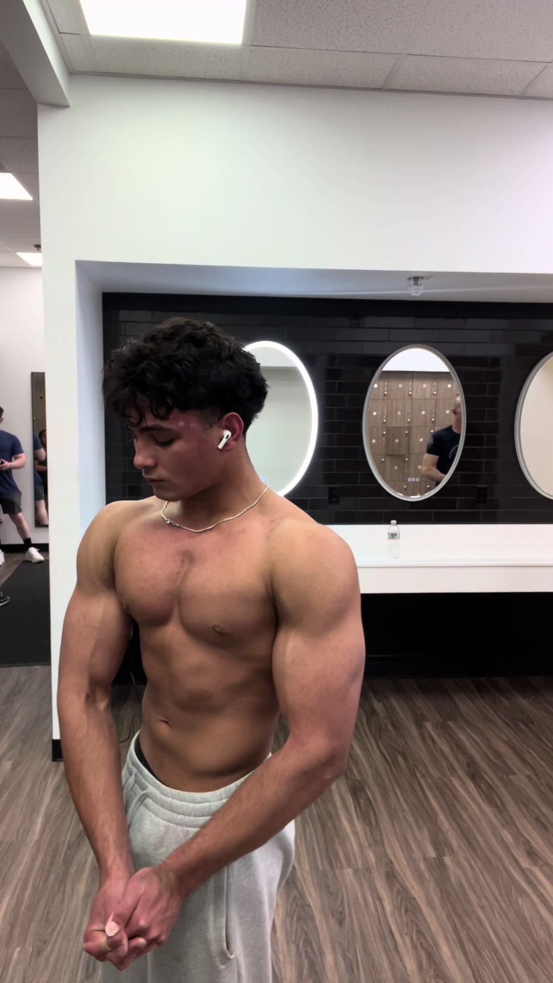 @amohlift.