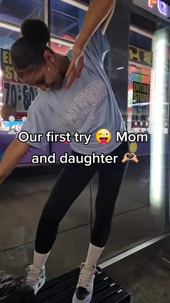 @momof4