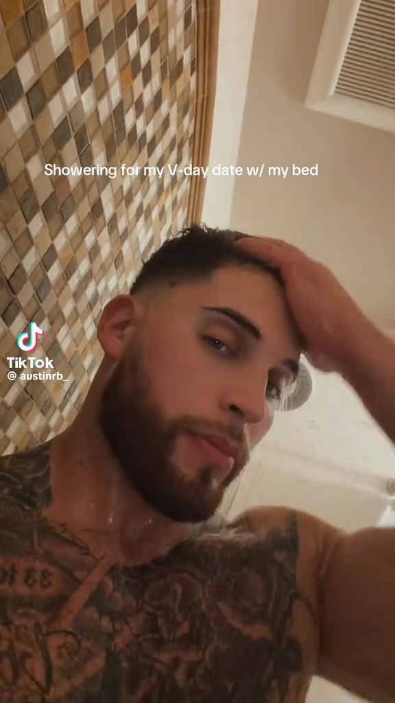 @GayMomentsTiktok