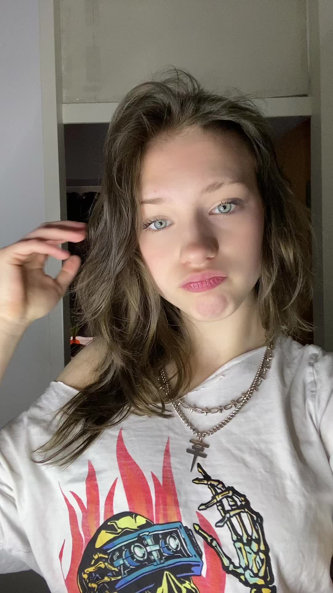 @🦕isa who?