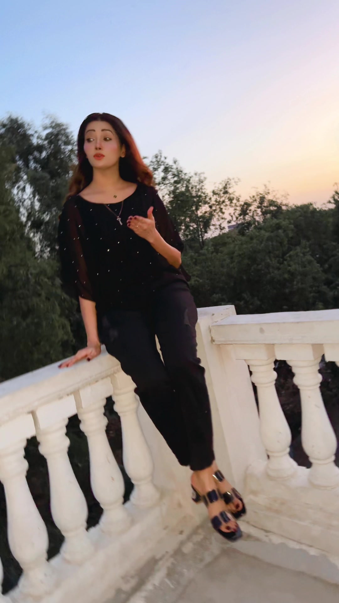 @Zara Malik 2244