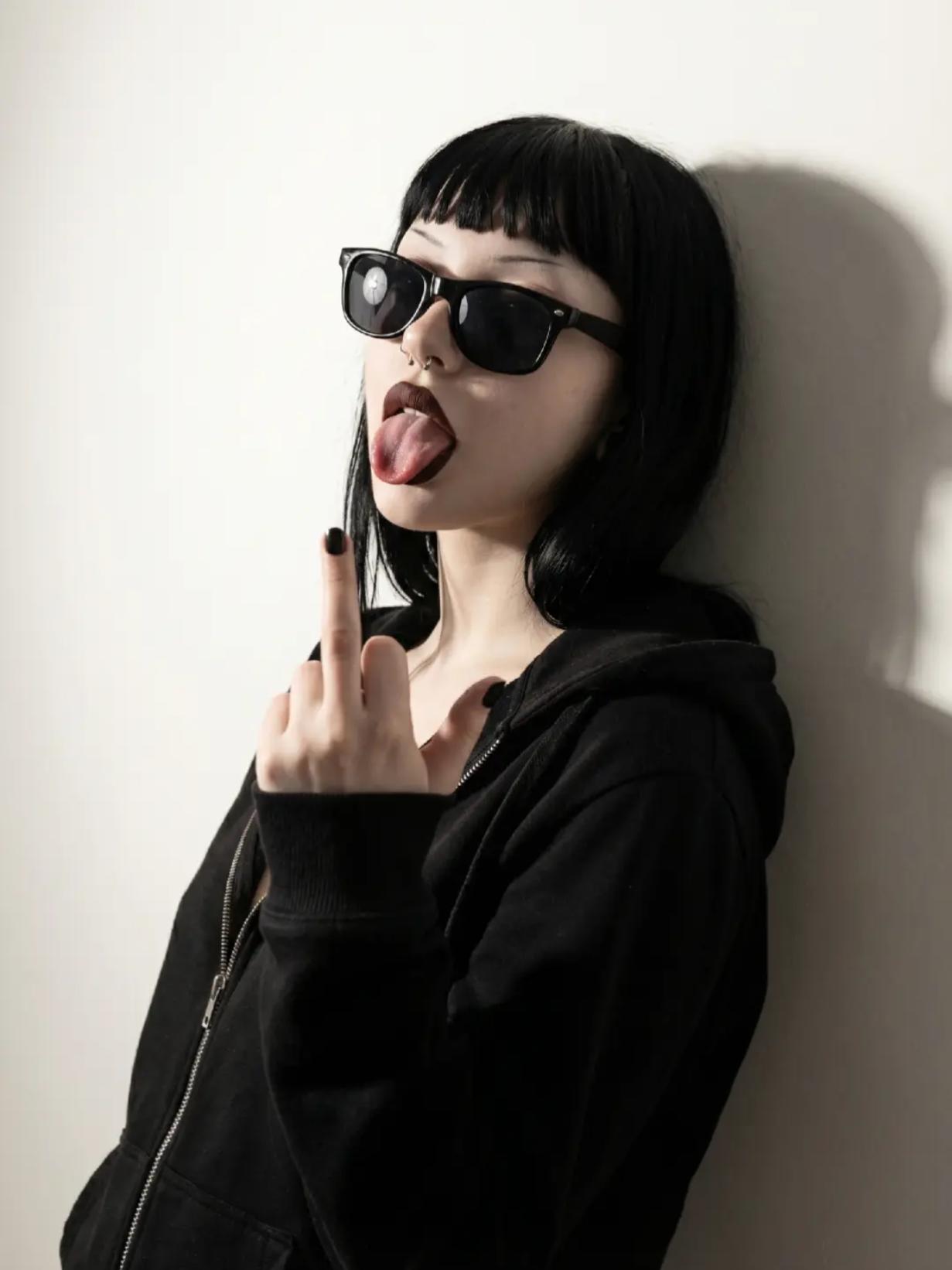 @lia.morbid