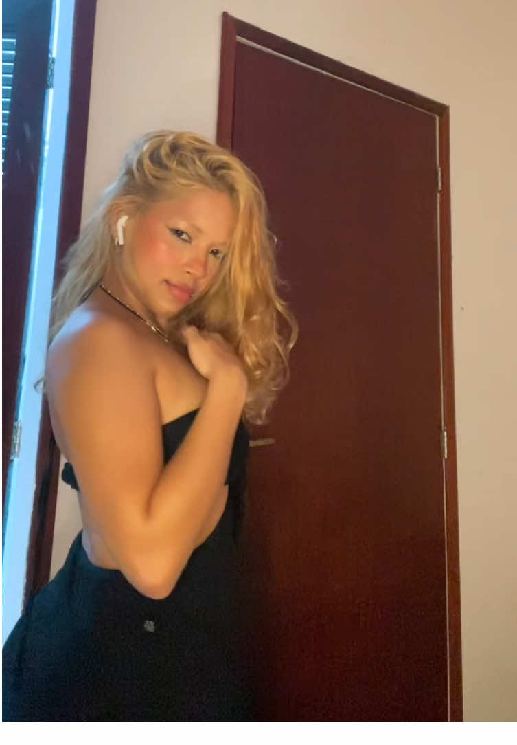 @mchelynz